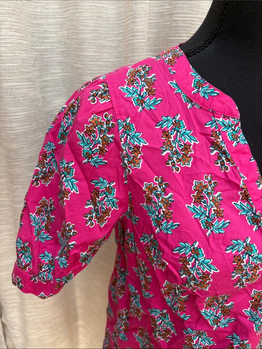 J. Crew Women’s Bright Pink Floral Split-V Neck Short Sleeve Blouse - Picture 3 of 4